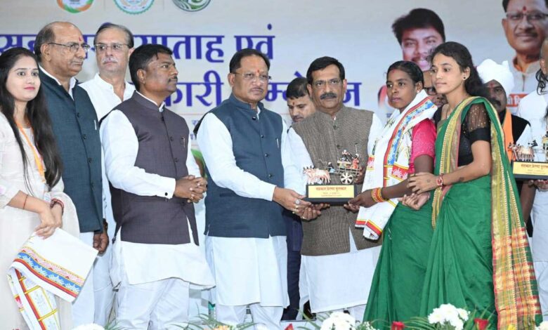 सहकारिता से बढ़ेगी किसानों की आय, विकसित छत्तीसगढ़ की नींव होगी मजबूत : मुख्यमंत्री श्री साय सहकारिता से बढ़ेगी किसानों की आय, विकसित छत्तीसगढ़ की नींव होगी मजबूत : मुख्यमंत्री श्री साय