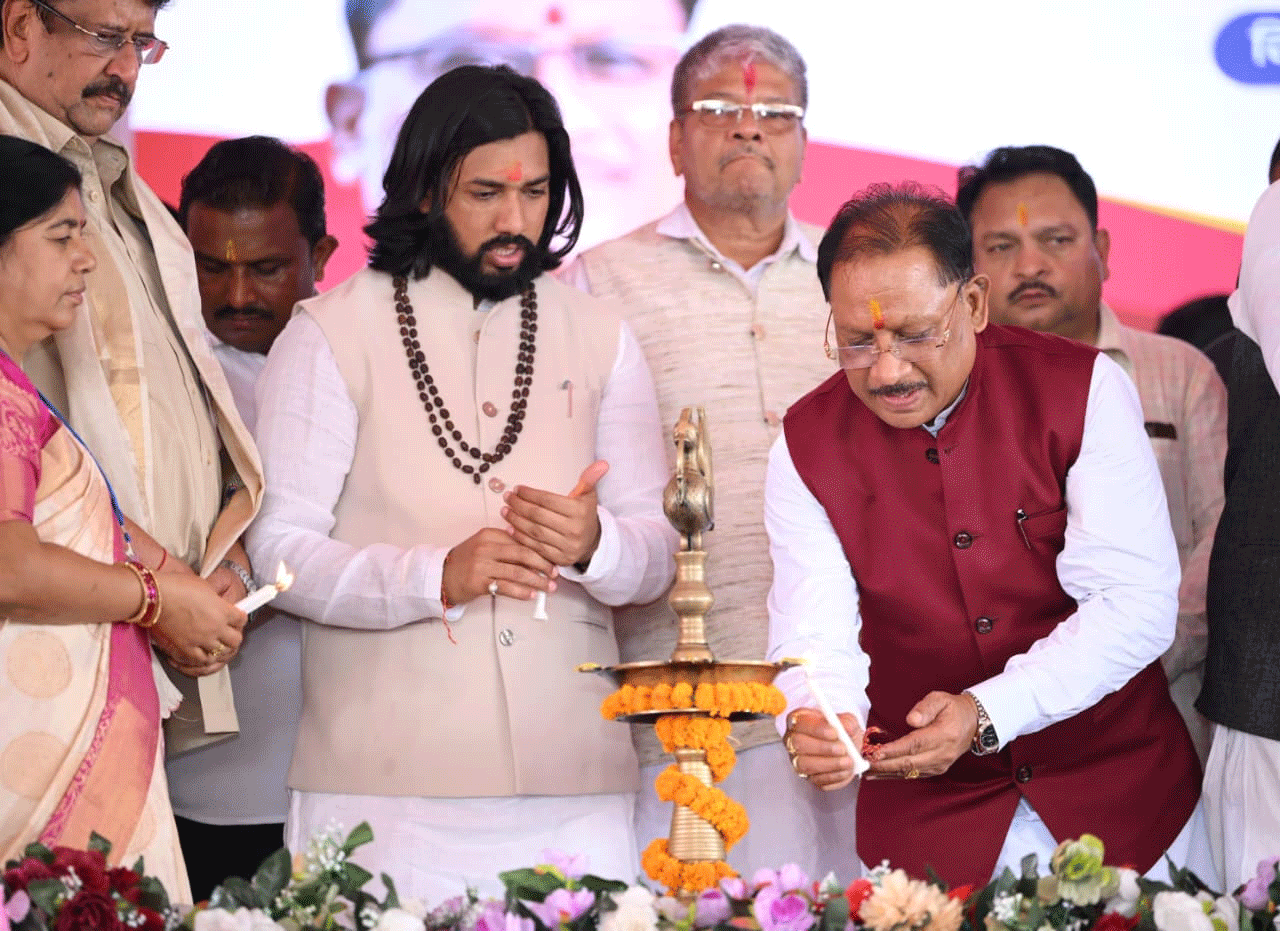 सुशासन, विकास और जनकल्याण ही हमारी सरकार की पहचान है – मुख्यमंत्री विष्णुदेव साय सुशासन, विकास और जनकल्याण ही हमारी सरकार की पहचान है – मुख्यमंत्री विष्णुदेव साय