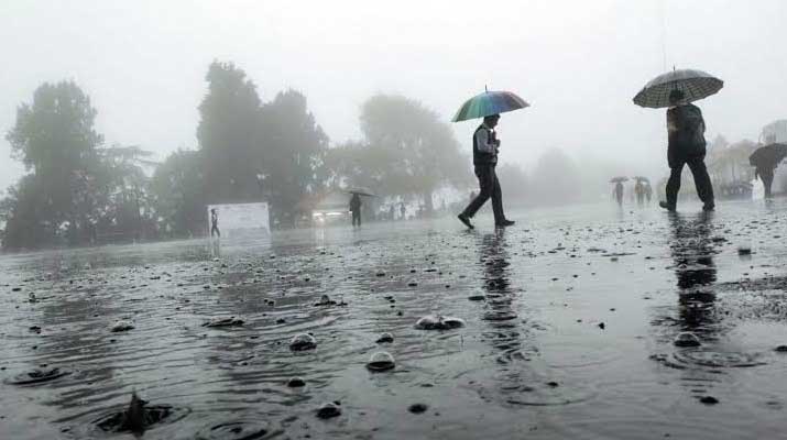 झमाझम बारिश से बदला मौसम का मिजाज, 48 घंटे तक भारी बारिश की चेतावनी झमाझम बारिश से बदला मौसम का मिजाज, 48 घंटे तक भारी बारिश की चेतावनी
