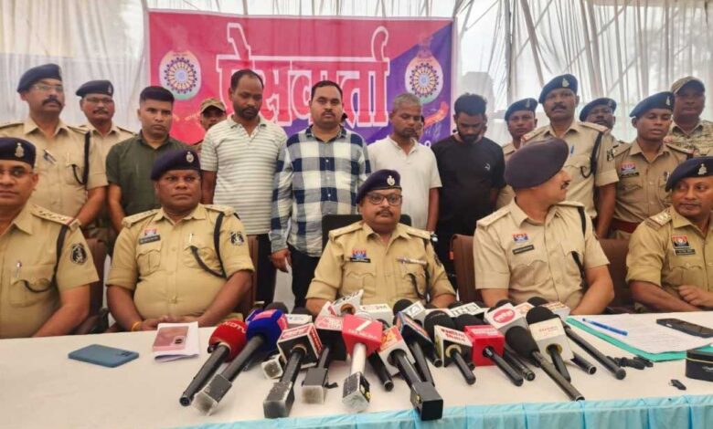 लोन के नाम पर 43 शिक्षकों से करोड़ों की ठगी का भंडाफोड़: 3 महीने की जांच के बाद अंतरजिला गिरोह के 5 आरोपी गिरफ्तार