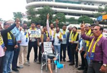 NEET पेपर लीक में 30 बच्चों की आत्महत्या पर आम आदमी पार्टी ने निकाला कैंडल मार्च NEET पेपर लीक में 30 बच्चों की आत्महत्या पर आम आदमी पार्टी ने निकाला कैंडल मार्च