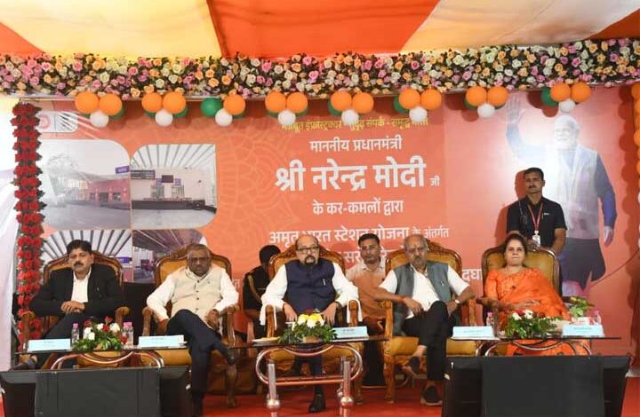 प्रधानमंत्री नरेन्द्र मोदी ने वीडियो कॉन्फ्रेंसिंग के माध्यम से किया अमृत भारत स्टेशन योजना के तहत पुनर्विकसित बालोद एवं सरोना रेलवे स्टेशनों का लोकार्पण प्रधानमंत्री नरेन्द्र मोदी ने वीडियो कॉन्फ्रेंसिंग के माध्यम से किया अमृत भारत स्टेशन योजना के तहत पुनर्विकसित बालोद एवं सरोना रेलवे स्टेशनों का लोकार्पण