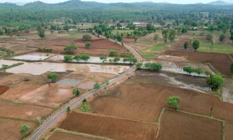 प्रधानमंत्री जनमन योजना से वनांचल ग्राम छिंदपुर में बनी पक्की सड़क, ग्रामीणों की राह हुई आसान प्रधानमंत्री जनमन योजना से वनांचल ग्राम छिंदपुर में बनी पक्की सड़क, ग्रामीणों की राह हुई आसान