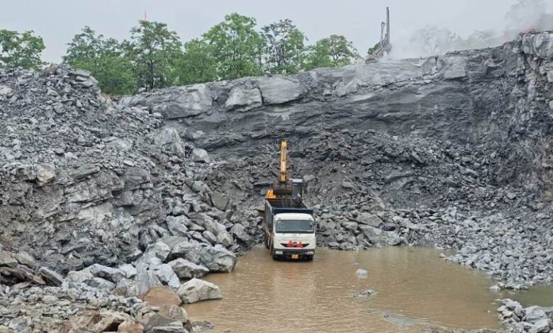 वन भूमि पर कथित अवैध खनन: BRO परियोजना की आड़ में करोड़ों की अवैध गिट्टी का खेल वन भूमि पर कथित अवैध खनन: BRO परियोजना की आड़ में करोड़ों की अवैध गिट्टी का खेल
