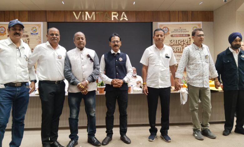 आदर्स मित्रता सम्मान का भव्य आयोजन। आदर्स मित्रता सम्मान का भव्य आयोजन।