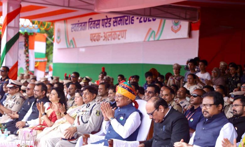 स्वतंत्रता दिवस समारोह: शालेय विद्यार्थियों की सांस्कृतिक प्रस्तुतियों ने बांधा समां स्वतंत्रता दिवस समारोह: शालेय विद्यार्थियों की सांस्कृतिक प्रस्तुतियों ने बांधा समां