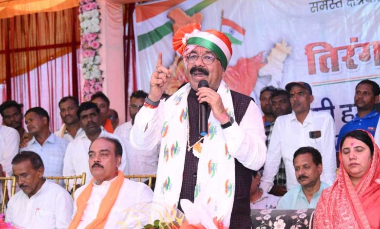उप मुख्यमंत्री श्री अरुण साव ने स्वतंत्रता सेनानियों को किया नमन, तिरंगा यात्रा में विकसित और आत्मनिर्भर भारत बनाने का संकल्प उप मुख्यमंत्री श्री अरुण साव ने स्वतंत्रता सेनानियों को किया नमन, तिरंगा यात्रा में विकसित और आत्मनिर्भर भारत बनाने का संकल्प