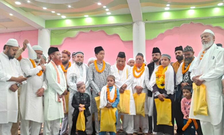लुतरा शरीफ में उमरा यात्रियों का दरगाह इंतज़ामिया कमेटी की जानिब से इस्तकबाल लुतरा शरीफ में उमरा यात्रियों का दरगाह इंतज़ामिया कमेटी की जानिब से इस्तकबाल