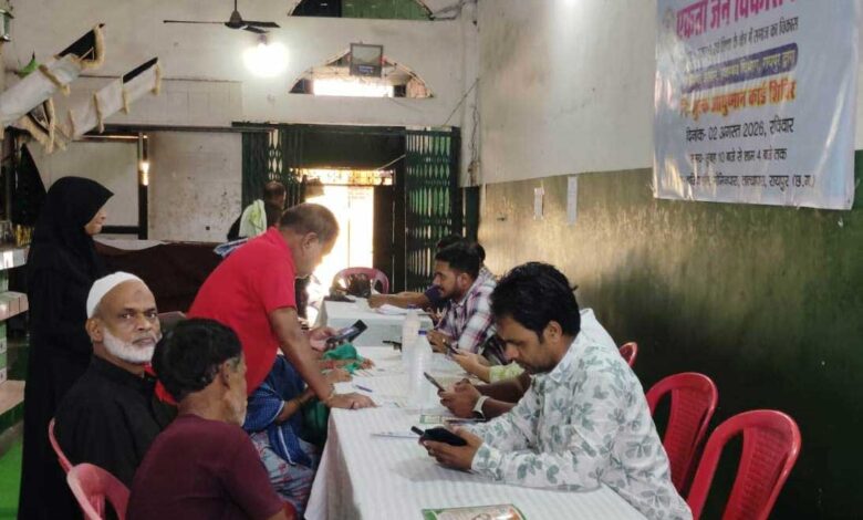 आयुष्मान कार्ड बनवाने उमड़े नागरिक, शिविर में मिला त्वरित लाभ आयुष्मान कार्ड बनवाने उमड़े नागरिक, शिविर में मिला त्वरित लाभ
