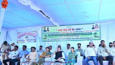 बसना में जिला स्तरीय वन महोत्सव: ‘एक पेड़ मां के नाम’ अभियान के तहत विधायक डॉ. संपत अग्रवाल ने किया वृक्षारोपण, पौधा वितरण वाहन को दिखाई हरी झंडी बसना में जिला स्तरीय वन महोत्सव: ‘एक पेड़ मां के नाम’ अभियान के तहत विधायक डॉ. संपत अग्रवाल ने किया वृक्षारोपण, पौधा वितरण वाहन को दिखाई हरी झंडी