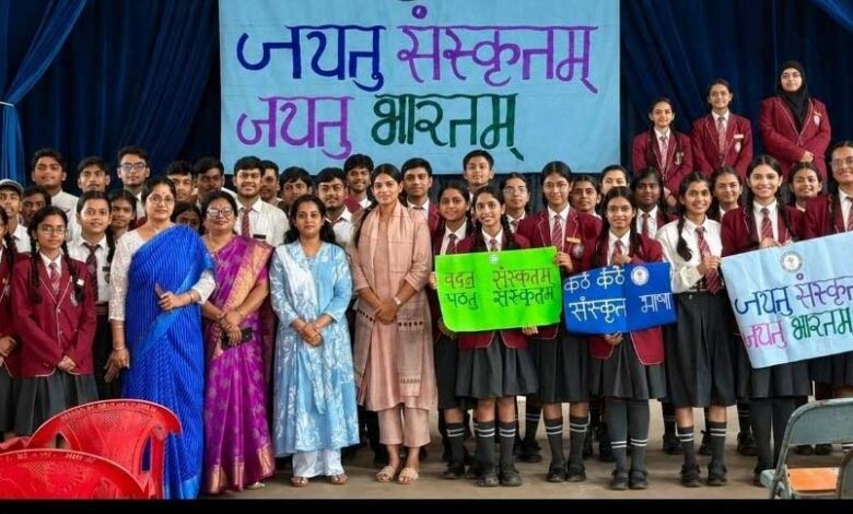 संस्कृत महोत्सव में सालेम इंग्लिश स्कूल द्वारा भव्य शोभायात्रा आयोजित संस्कृत महोत्सव में सालेम इंग्लिश स्कूल द्वारा भव्य शोभायात्रा आयोजित