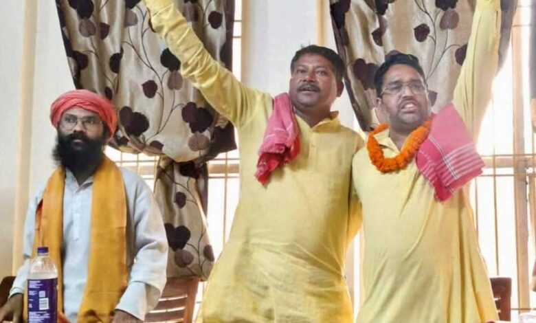 प्रदेश की सबसे बड़ी गैर राजनीतिक संगठन CKS के नए प्रदेश अध्यक्ष धीरेंद्र साहू प्रदेश की सबसे बड़ी गैर राजनीतिक संगठन CKS के नए प्रदेश अध्यक्ष धीरेंद्र साहू