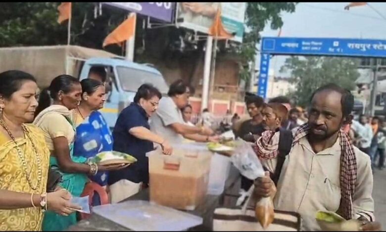 स्वतंत्रता दिवस पर संकट मोचन हनुमान मंदिर में हुआ भव्य महाभंडारा,15 अगस्त पर कुबेर राठी के मार्गदर्शन में हज़ारों श्रद्धालुओं ने ग्रहण किया महाप्रसाद