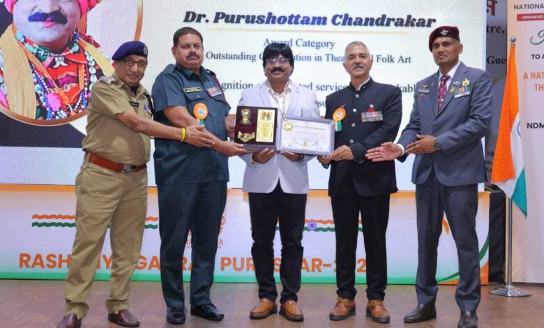 डॉ. पुरुषोत्तम चन्द्राकर को “राष्ट्रीय गौरव पुरस्कार ” नई दिल्ली के कन्वेंशन सेंटर में प्रदान किया गया