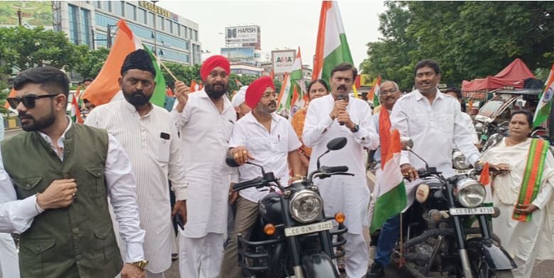 भाजपा अल्पसंख्यक मोर्चा का तिरंगा यात्रा उमड़ा जनसैलाब सैकड़ों की तादाद में हुए कार्यकर्ता शामिल भाजपा अल्पसंख्यक मोर्चा का तिरंगा यात्रा उमड़ा जनसैलाब सैकड़ों की तादाद में हुए कार्यकर्ता शामिल