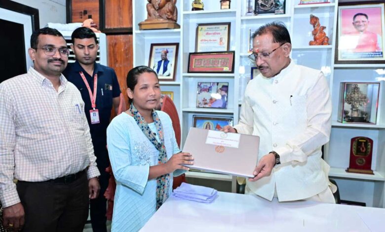 दृष्टिबाधा नहीं बनी बाधा, जयमंती के सपनों को मिली डिजिटल उड़ान दृष्टिबाधा नहीं बनी बाधा, जयमंती के सपनों को मिली डिजिटल उड़ान