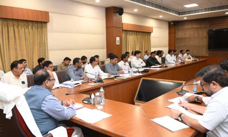 उप मुख्यमंत्री अरुण साव ने विकास कार्यों और योजनाओं के क्रियान्वयन की समीक्षा की उप मुख्यमंत्री अरुण साव ने विकास कार्यों और योजनाओं के क्रियान्वयन की समीक्षा की