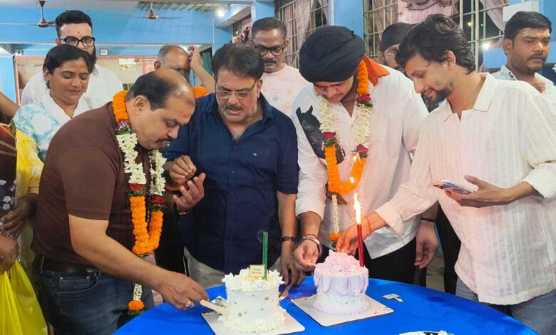 ‘कलियुग के कुबेर’ का अनूठा सेवा प्रांगण:सर्व धर्म सेवा समिति रायपुर में सौहार्द और आत्मीयता का अनूठा समागम,किशोर कुंदनानी और परमीत छाबड़ा का जन्मदिवस धूमधाम से संपन्न ‘कलियुग के कुबेर’ का अनूठा सेवा प्रांगण:सर्व धर्म सेवा समिति रायपुर में सौहार्द और आत्मीयता का अनूठा समागम,किशोर कुंदनानी और परमीत छाबड़ा का जन्मदिवस धूमधाम से संपन्न