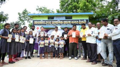 शासकीय एवं शिशु मंदिर स्कूल में डॉ. संपत अग्रवाल ने बांटी अध्ययन सामग्री, बोले-विकास का लाभ क्षेत्र के अंतिम व्यक्ति तक पहुँचाना प्राथमिकता शासकीय एवं शिशु मंदिर स्कूल में डॉ. संपत अग्रवाल ने बांटी अध्ययन सामग्री, बोले-विकास का लाभ क्षेत्र के अंतिम व्यक्ति तक पहुँचाना प्राथमिकता