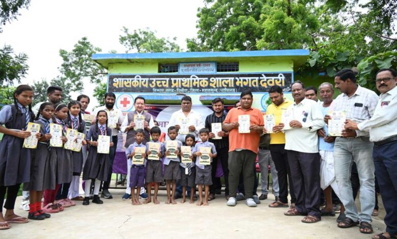 शासकीय एवं शिशु मंदिर स्कूल में डॉ. संपत अग्रवाल ने बांटी अध्ययन सामग्री, बोले-विकास का लाभ क्षेत्र के अंतिम व्यक्ति तक पहुँचाना प्राथमिकता शासकीय एवं शिशु मंदिर स्कूल में डॉ. संपत अग्रवाल ने बांटी अध्ययन सामग्री, बोले-विकास का लाभ क्षेत्र के अंतिम व्यक्ति तक पहुँचाना प्राथमिकता