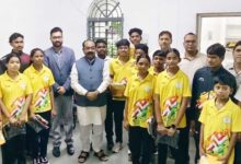खेलों इंडिया तीरंदाजी सेंटर के खिलाड़ियों को उप मुख्यमंत्री एवं खेल मंत्री श्री अरुण साव ने कीट वितरण कर बधाई दी