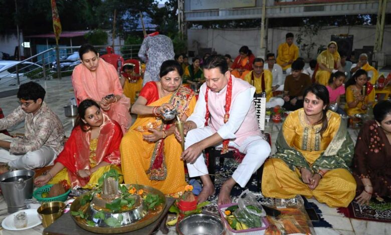 शिवभक्ति के रंग में रंगा रायपुर: विधायक डॉ. संपत अग्रवाल ने सपरिवार किया भव्य रुद्राभिषेक, प्रदेश की सुख-समृद्धि की माँगी मन्नत शिवभक्ति के रंग में रंगा रायपुर: विधायक डॉ. संपत अग्रवाल ने सपरिवार किया भव्य रुद्राभिषेक, प्रदेश की सुख-समृद्धि की माँगी मन्नत