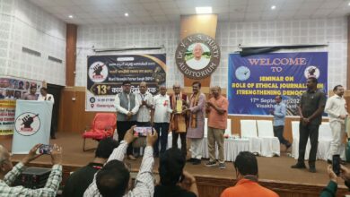 आसिफ़ इक़बाल लाइफ टाइम एचीवमेंट एवार्ड से सम्मानित वैदिक न्यूज एम् डी सैय्यद सलमा सहित वरिष्ठ पत्रकारों ने दी बधाई विशाखापत्तनम।