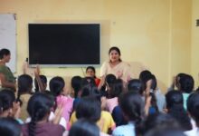 कांकेर में बच्चियों से आत्मीय संवाद, डॉ. वर्णिका शर्मा ने जानी समस्याएं