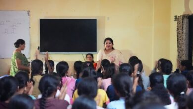 कांकेर में बच्चियों से आत्मीय संवाद, डॉ. वर्णिका शर्मा ने जानी समस्याएं