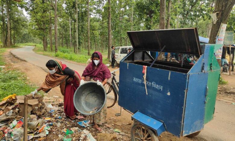 ’सेवा की कहानी’ : ग्राम पंचायत बोड़ार में श्रीमती पूनम और जयकुंवर ने सम्हाल रखी है स्वच्छता की कमान