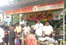 श्री राम रोटी सेवा समिति की ओर से मेकाहरा में रोज निशुल्क भोजन वितरित