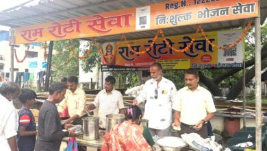 श्री राम रोटी सेवा समिति की ओर से मेकाहरा में रोज निशुल्क भोजन वितरित