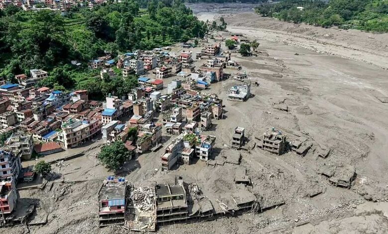 नेपाल बाढ़ में तबाही का भयावह चेहरा, मां की बाहों में मिली बच्ची समेत 23 शव बरामद नेपाल बाढ़ में तबाही का भयावह चेहरा, मां की बाहों में मिली बच्ची समेत 23 शव बरामद