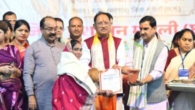 आंगन मिलन सेवा से उत्सव स्थल बने आंगनबाड़ी केंद्र, पहले दिन 97 हजार से अधिक लोगों की सहभागिता आंगन मिलन सेवा से उत्सव स्थल बने आंगनबाड़ी केंद्र, पहले दिन 97 हजार से अधिक लोगों की सहभागिता