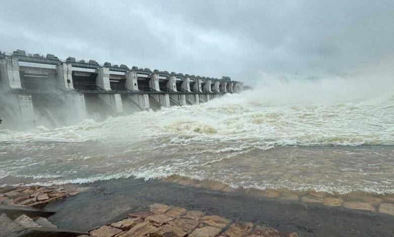 छत्तीसगढ़ में लगातार बारिश से नदी नाले उफान पर, कई मार्गो और आवगामन ठप, गंगरेल के सभी गेट खुले… छत्तीसगढ़ में लगातार बारिश से नदी नाले उफान पर, कई मार्गो और आवगामन ठप, गंगरेल के सभी गेट खुले…