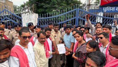 गुड़ियारी थाना परिसर की घटना में पुलिस की निष्पक्ष भूमिका की सराहना, जोहार छत्तीसगढ़ पार्टी ने पुलिस प्रभारी व स्टाफ का किया सम्मान गुड़ियारी थाना परिसर की घटना में पुलिस की निष्पक्ष भूमिका की सराहना, जोहार छत्तीसगढ़ पार्टी ने पुलिस प्रभारी व स्टाफ का किया सम्मान