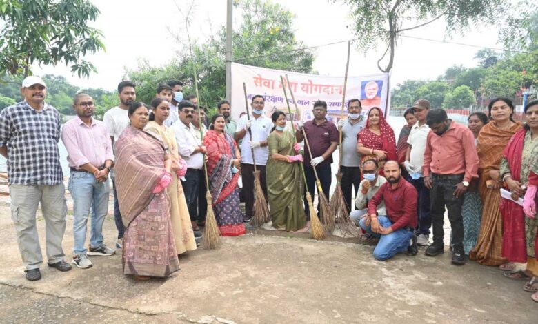 सेवा मेरा योगदान : दुर्ग में जल संरक्षण और प्लास्टिक प्रदूषण के विरुद्ध चला जन-जागरूकता अभियान सेवा मेरा योगदान : दुर्ग में जल संरक्षण और प्लास्टिक प्रदूषण के विरुद्ध चला जन-जागरूकता अभियान