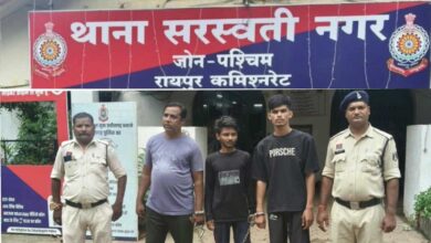 “नशे के सौदागरों पर सरस्वती नगर पुलिस का बड़ा प्रहार – 900 नशीली टैबलेट व 77 शीशी प्रतिबंधित सिरप के साथ 03 आरोपी गिरफ्तार” “नशे के सौदागरों पर सरस्वती नगर पुलिस का बड़ा प्रहार – 900 नशीली टैबलेट व 77 शीशी प्रतिबंधित सिरप के साथ 03 आरोपी गिरफ्तार”