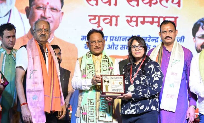 सेवा संकल्प युवा सम्मान में सम्मानित हुईं फूड इन्फ्लुएंसर तनू श्री दास सेवा संकल्प युवा सम्मान में सम्मानित हुईं फूड इन्फ्लुएंसर तनू श्री दास
