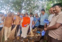 सेवा संकल्प अभियान के तहत बंधवा तालाब में स्वच्छता अभियान एवं वृक्षारोपण