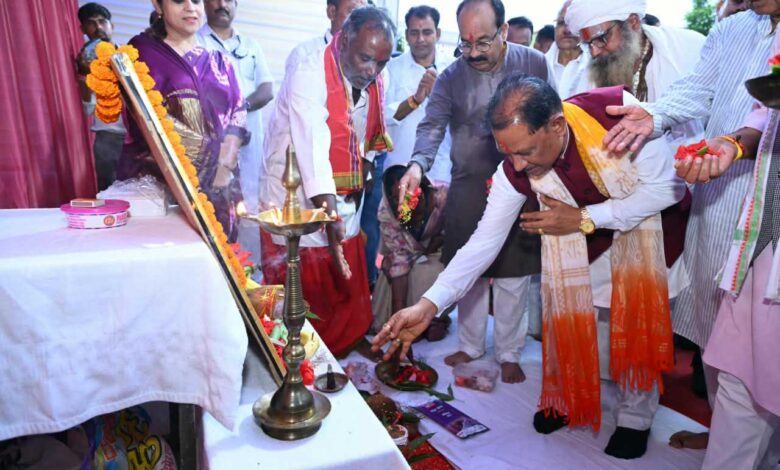 मुख्यमंत्री श्री साय ने 21 विकास कार्यों का किया लोकार्पण एवं शिलान्यास: मदकू में 68.96 करोड़ रुपये के विकास कार्यों की सौगात, ट्रॉमा सेंटर और इको टूरिज्म सेंटर सहित कई बड़ी घोषणाएं मुख्यमंत्री श्री साय ने 21 विकास कार्यों का किया लोकार्पण एवं शिलान्यास: मदकू में 68.96 करोड़ रुपये के विकास कार्यों की सौगात, ट्रॉमा सेंटर और इको टूरिज्म सेंटर सहित कई बड़ी घोषणाएं