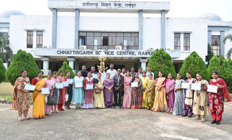 गणित के डर को आकर्षण में बदलने गतिविधि आधारित शिक्षण पर शिक्षकों को मिला व्यावहारिक प्रशिक्षण गणित के डर को आकर्षण में बदलने गतिविधि आधारित शिक्षण पर शिक्षकों को मिला व्यावहारिक प्रशिक्षण