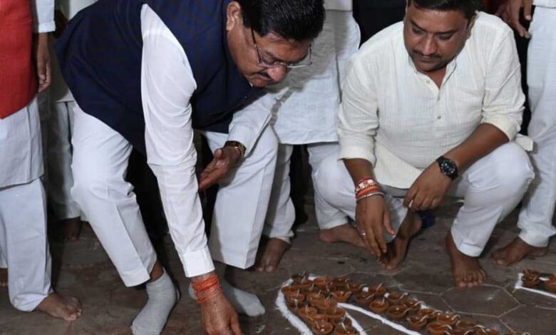 माता भद्रकाली मंदिर परिसर 11,101 दीयों की रोशनी से जगमगाया: प्रधानमंत्री के चिरायु, दीर्घायु, शतायु जीवन की हुई कामना माता भद्रकाली मंदिर परिसर 11,101 दीयों की रोशनी से जगमगाया: प्रधानमंत्री के चिरायु, दीर्घायु, शतायु जीवन की हुई कामना