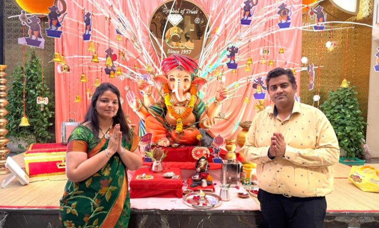 गणेश चतुर्थी पर AT ज्वेलर्स ने की गणपति बप्पा की स्थापना, प्रदेशवासियों को दी शुभकामनाएं गणेश चतुर्थी पर AT ज्वेलर्स ने की गणपति बप्पा की स्थापना, प्रदेशवासियों को दी शुभकामनाएं