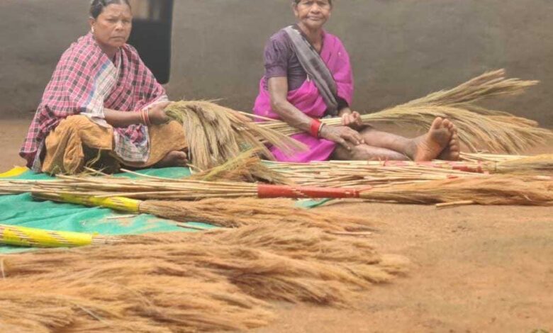 अबुझमाड़ की नई सुबह: जब जंगलों की छांव से निकलकर स्वावलंबन की मिसाल बनीं नारायणपुर की महिलाएं अबुझमाड़ की नई सुबह: जब जंगलों की छांव से निकलकर स्वावलंबन की मिसाल बनीं नारायणपुर की महिलाएं