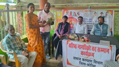 सेवा की कहानी : वृद्धाश्रम में बुजुर्गों के साथ बिताए आत्मीय पल, सम्मान से खिले चेहरे सेवा की कहानी : वृद्धाश्रम में बुजुर्गों के साथ बिताए आत्मीय पल, सम्मान से खिले चेहरे