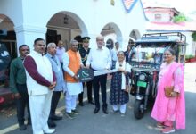 *महामहिम रामेन डेका जी द्वारा बाल कल्याण परिषद को ई रिक्शा प्रदत्त*