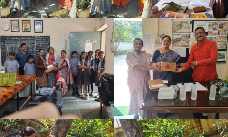 *पितरों की स्मृति में पौधारोपण, विद्यालयों में प्राथमिक चिकित्सा बॉक्स दान कर विप्रांगना ने मनाया पितृपक्ष* *पितरों की स्मृति में पौधारोपण, विद्यालयों में प्राथमिक चिकित्सा बॉक्स दान कर विप्रांगना ने मनाया पितृपक्ष*