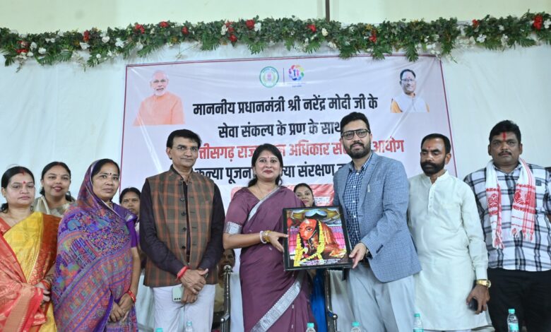 *कन्या पूजन से कन्या संरक्षण तक: 350 किशोरी बालिकाओं और माताओं को स्वास्थ्य एवं सुरक्षा के प्रति किया गया जागरूक *कन्या पूजन से कन्या संरक्षण तक: 350 किशोरी बालिकाओं और माताओं को स्वास्थ्य एवं सुरक्षा के प्रति किया गया जागरूक