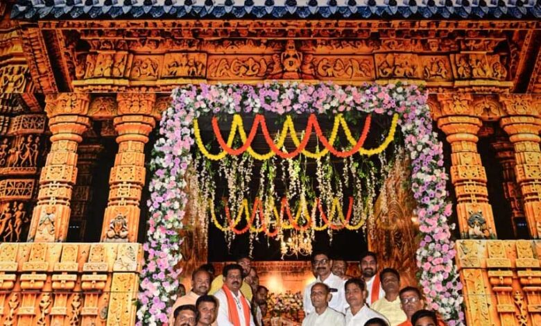 नवरात्रि पर उप मुख्यमंत्री श्री विजय शर्मा ने पिपरिया में विभिन्न दुर्गा उत्सव समितियों के पंडालों में पहुंचकर की पूजा-अर्चना नवरात्रि पर उप मुख्यमंत्री श्री विजय शर्मा ने पिपरिया में विभिन्न दुर्गा उत्सव समितियों के पंडालों में पहुंचकर की पूजा-अर्चना